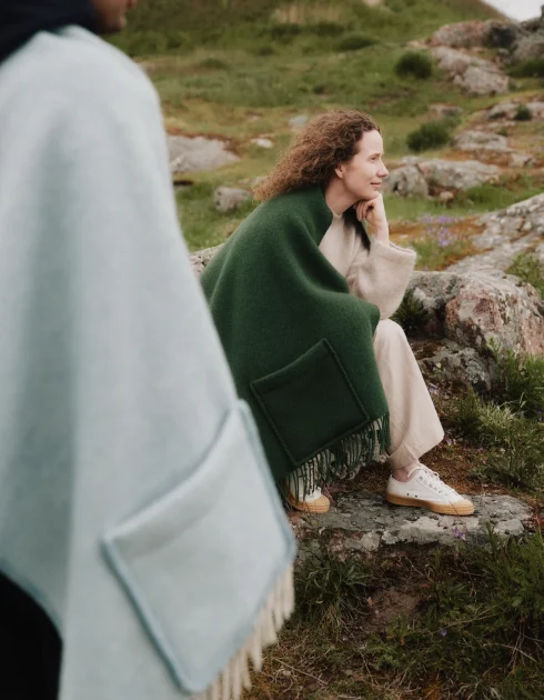LapuanKankurit-UNI-pocket-shawl-dark-moss-green-and-ARVO-pocket-shawl-natural-dyed-woad-photocredit-Lina-Jelanski-2-scaled