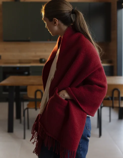 LapuanKankurit-Uni-pocket-shawl-dark-red-6-scaled
