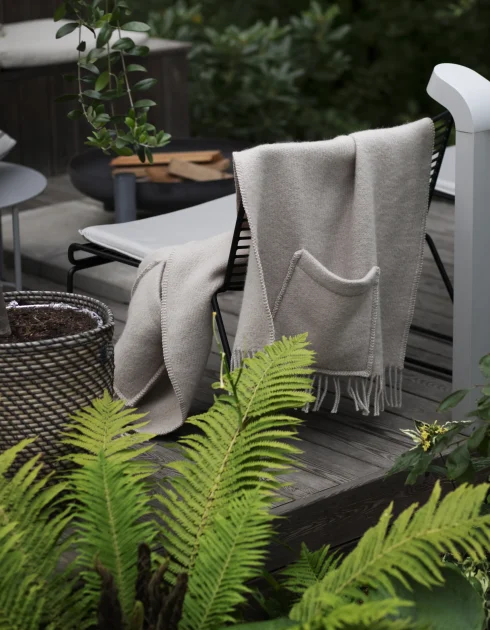 LapuanKankurit-Uni-pocket-shawl-light-beige_1-scaled