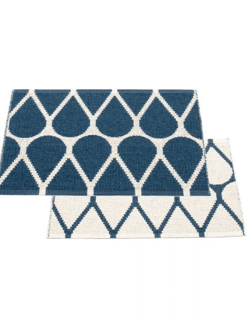 Pappelina-Otis-Wendeteppich-70-x-50-cm-ocean-blue-vanilla